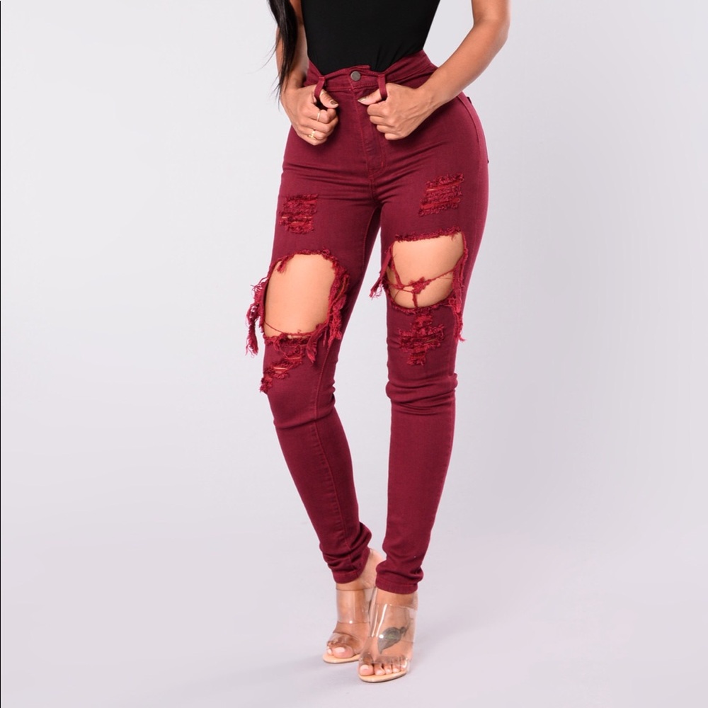 💕Fashion Nova Burgundy Ripped Skinny Jeans💕